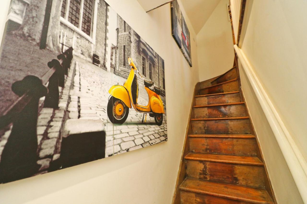 Town Centre Apartment With Parking بادستو المظهر الخارجي الصورة